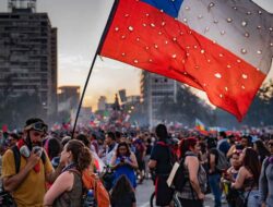 Wear the colors of the pride flag like a street styler this Weekend