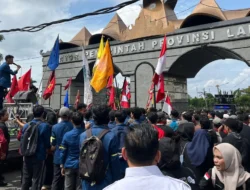 Ratusan Mahasiswa Lampung  Demo Depan Kantor Pemprov Lampung, Bawa 6 Tuntutan