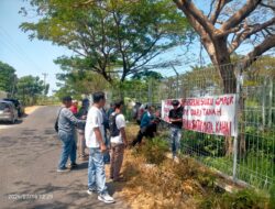 Jaga Kelestarian Alam dan Nilai Adat, Forum Segekhi Suku Pasang Spanduk Penolakan PLTP Gunung Rajabasa