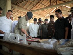 Gubernur Provinsi Lampung  Mirza Tinjau Pasar Murah di Bandar Negeri Suoh, Warga Antusias Berburu Bahan Pokok