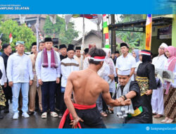 Hujan Tak Surutkan Semangat Warga, Bupati Lamsel Radityo Egi Hadir Menguatkan Tradisi Sedekah Bumi yang Mengakar 206 Tahun