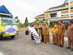 Bupati Pringsewu Hi. Riayanto Pamungkas Lepas Pendistribusian Logistik Pemilihan Kapekon Serentak