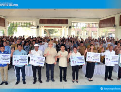412 Guru Ngaji dan Lintas Agama Terima Insentif, Egi Bupati Lamsel : Membangun Lampung Selatan Butuh Banyak  Tangan 