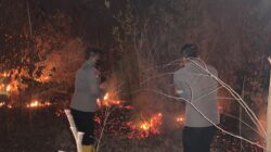 Gerak Cepat Polres Lampung Timur Serta Brimob Padamkan Karhutla di TN Way Kambas